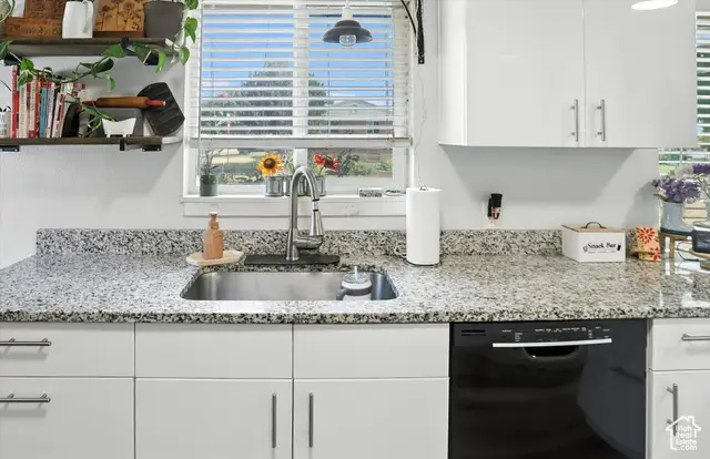 186 Sycamore Cir, Clearfield, UT 84015 - Image #1