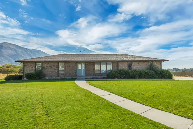 5423 W Pebble Ln, Highland, UT 84003 - Image #2