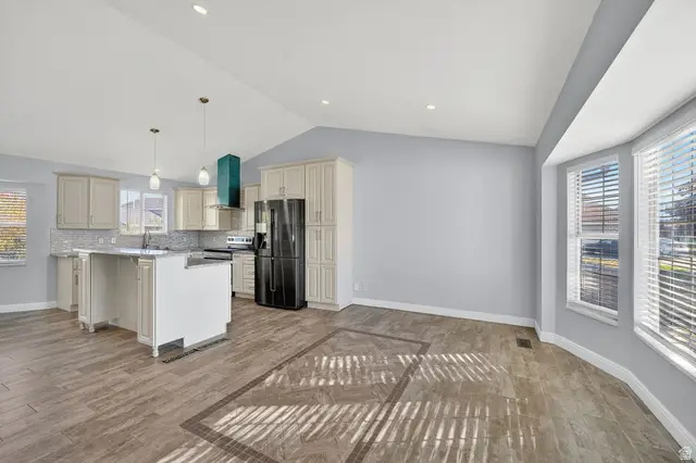 5638 W Walnut View Cir W, Kearns, UT 84118 - Image #2