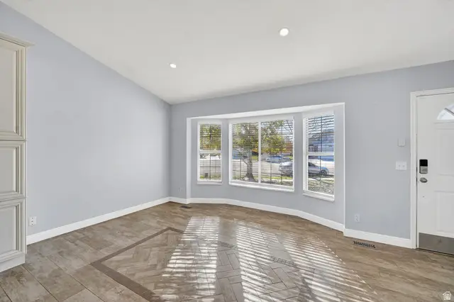 5638 W Walnut View Cir W, Kearns, UT 84118 - Image #3