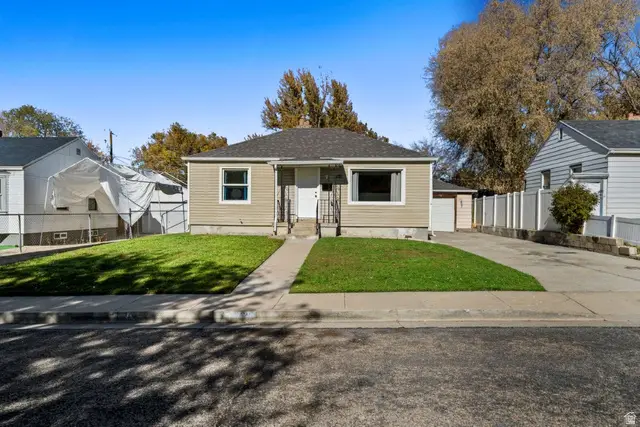 121 S Lakeview Dr, Clearfield, UT 84015 - Image #2
