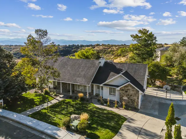 10142 S Majestic Canyon Rd E, Sandy, UT 84092 - Image #1