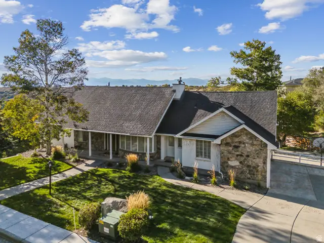 10142 S Majestic Canyon Rd E, Sandy, UT 84092 - Image #2