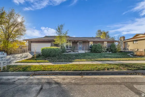 9968 S Blossom Dr, Sandy, UT 84092