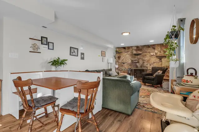 9968 S Blossom Dr, Sandy, UT 84092 - Image #2