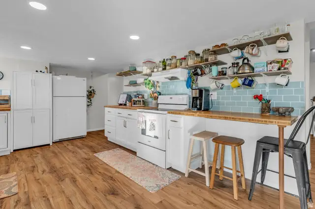 9968 S Blossom Dr, Sandy, UT 84092 - Image #3