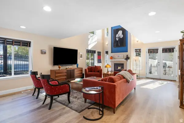 696 E Union Garden Ct, Midvale, UT 84047