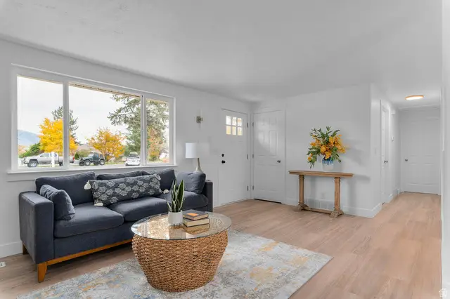 8026 S Laguna Cir W, West Jordan, UT 84088 - Image #2