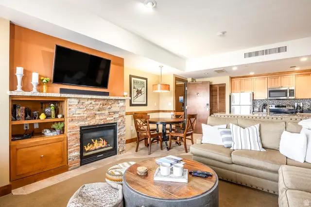 3720 Sundial Ct #B203, Park City, UT 84098 - Image #3