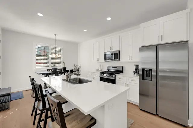 8283 W Joshua Tree Ln, Magna, UT 84044 - Image #3