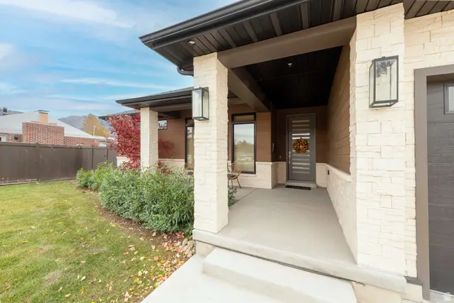 1574 E Winward Dr, Holladay, UT 84117 - Image #2