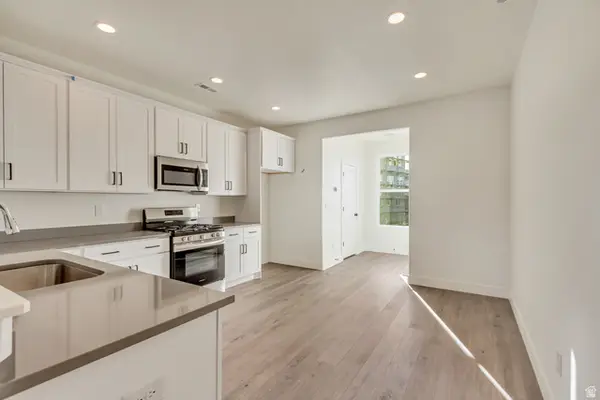 10999 S Freestone Rd W #111, South Jordan, UT 84009