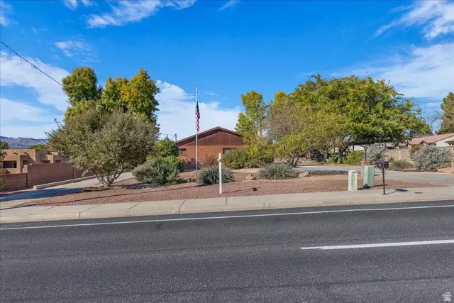 220 S Valley View Dr, Saint George, UT 84770 - #3