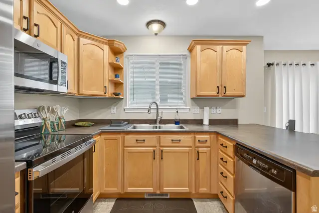 8061 N Plum Creek Dr #3, Eagle Mountain, UT 84005 - Image #3