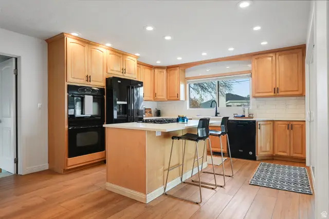 5749 S Mcmillan Cir, Murray, UT 84107 - Image #2