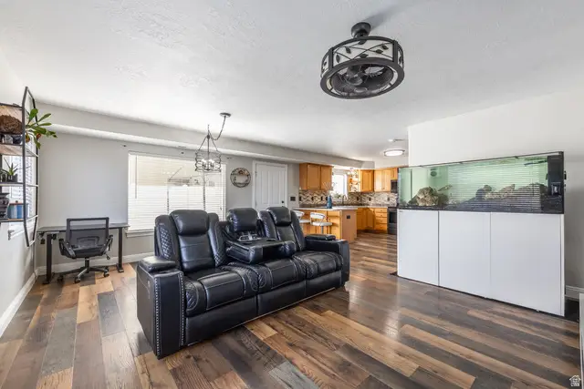 9413 S Purple Lilac Ln S, Sandy, UT 84070 - Image #2