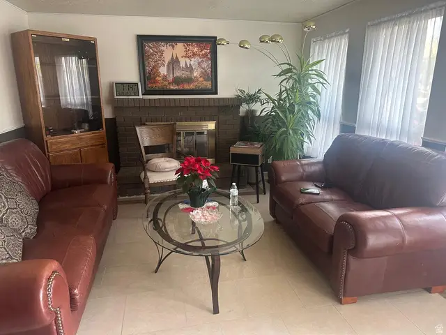 373 E 10450 St S, Sandy, UT 84070 - Image #2