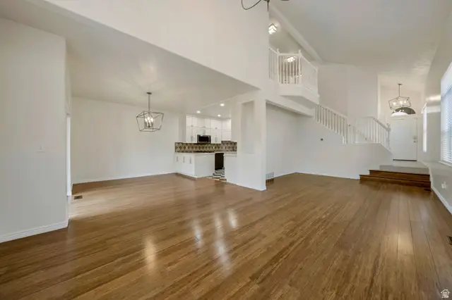 1360 E Old Maple Ct, Murray, UT 84117 - Image #2