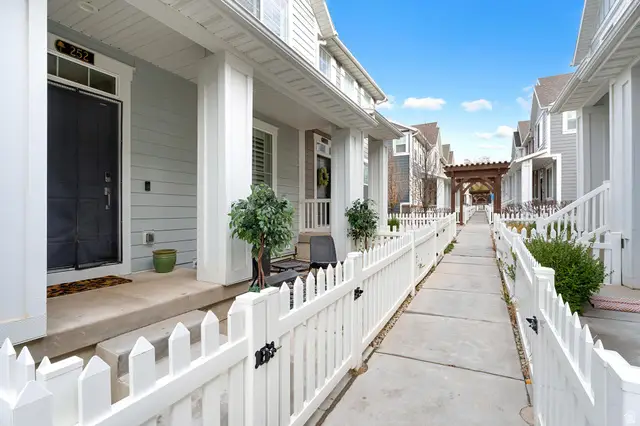 252 E Kirsten Ln N, North Salt Lake, UT 84054 - Image #2