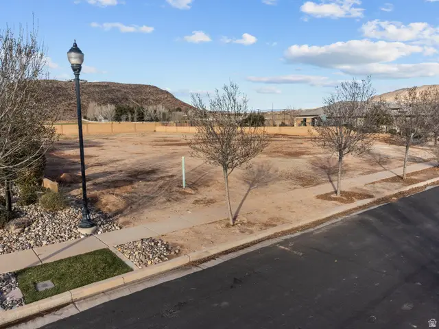387 E Chateau Meadows Cir, Washington, UT 84780 - Image #2