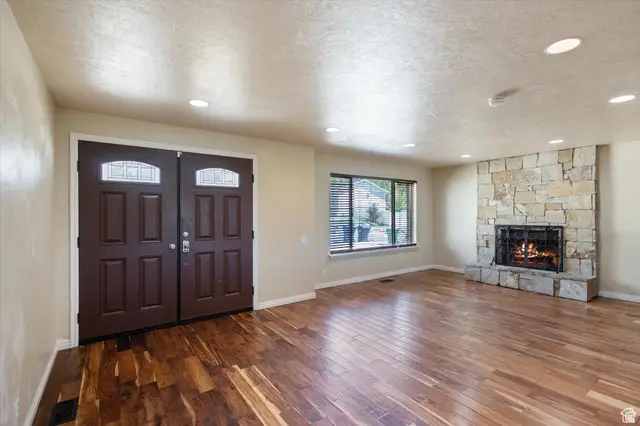 8492 S Mesa Dr E, Sandy, UT 84093 - Image #3