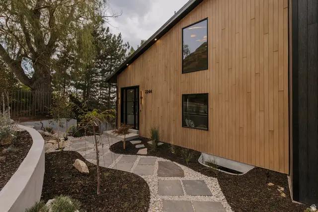 2244 S Lakeline Cir, Salt Lake City, UT 84109 - Image #1