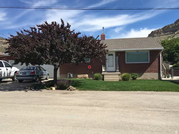 90 Orchard St, Helper, UT 84526