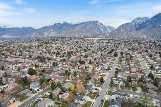 2111 Glacier View Dr, Sandy, UT 84092 - Image #2