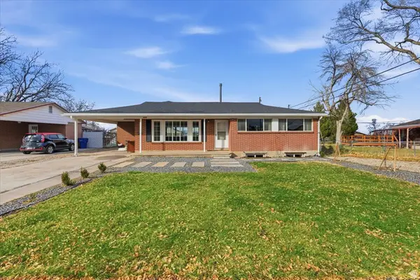 9996 S Opal Cir E, Sandy, UT 84094