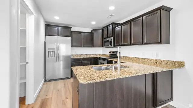 825 S Pheasant Run, Orem, UT 84058 - Image #2