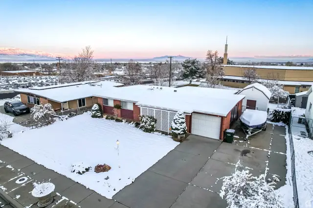 185 Crest Cir, Tooele, UT 84074 - Image #2