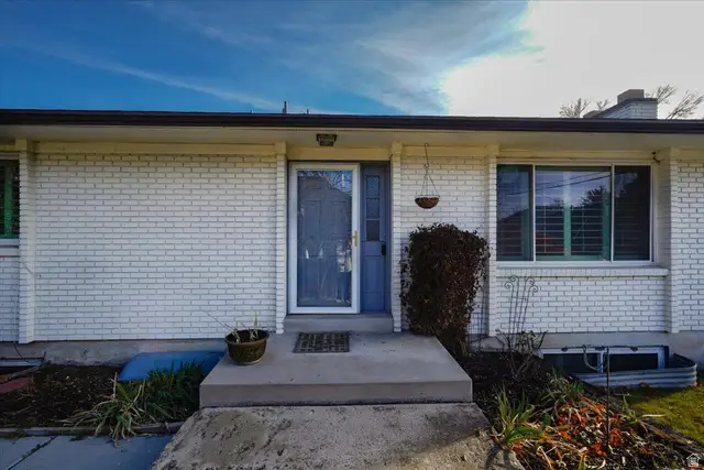 4608 S Locust Ln E, Holladay, UT 84117 - Image #2