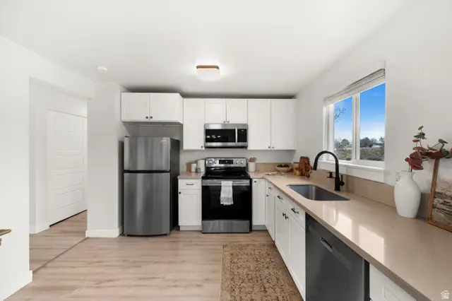 959 E Violet Dr, Sandy, UT 84094 - Image #3