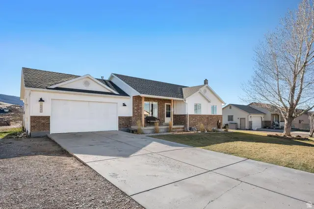 2026 E Saddleback View Dr, Enoch, UT 84721 - Image #2
