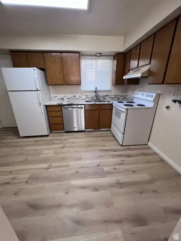 556 N Fairfield Rd #D4, Layton, UT 84041 - Image #3