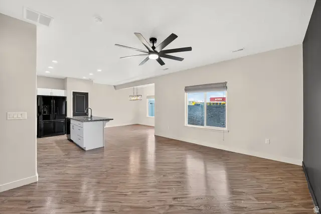 5446 W Rushmore Park Ln, Herriman, UT 84096 - Image #2