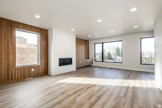 4447 S Holladay Park Ln E, Holladay, UT 84124 - Image #2