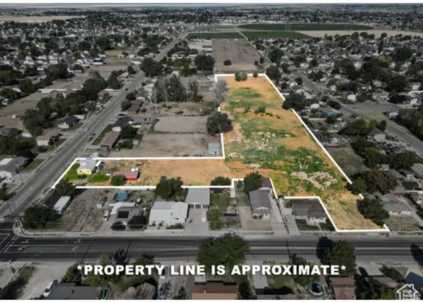 1038 W 800 N, Clinton, UT 84015