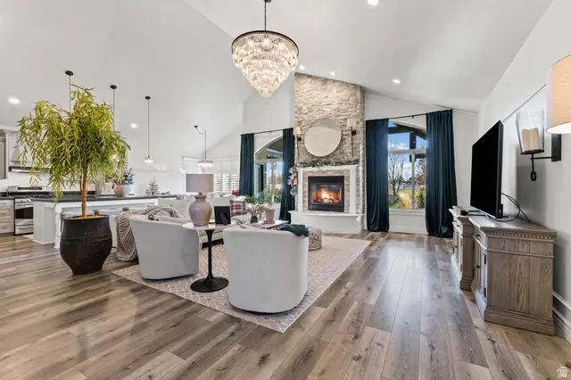 375 W Paddock Ln, Kaysville, UT 84037 - Image #2