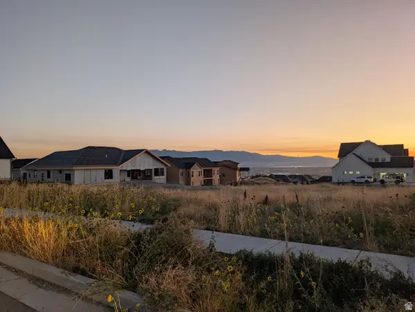 882 E 160 N #4, Hyde Park, UT 84318