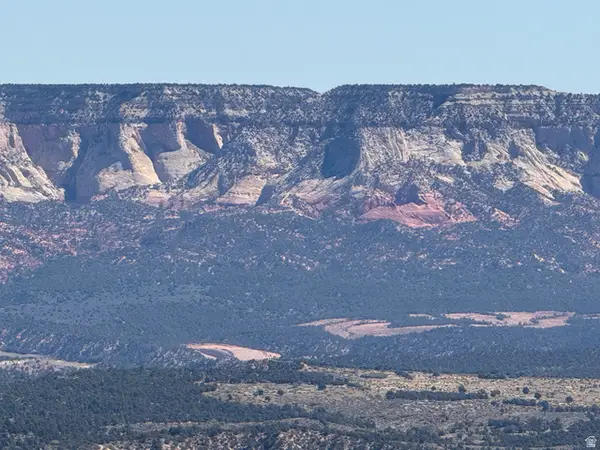 5 Mineral Springs Rd, Mount Carmel, UT 84755