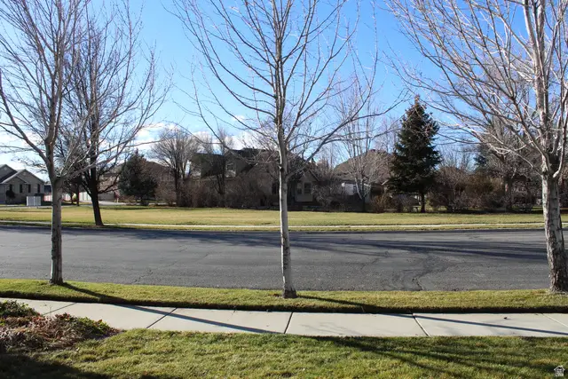10612 N Canterbury Dr, Highland, UT 84003 - Image #3