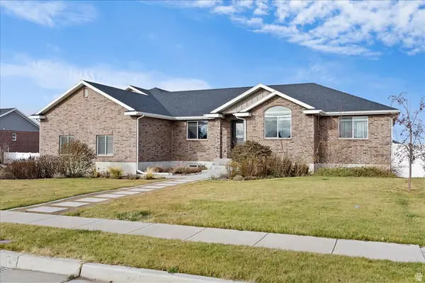 3332 W 1800 N, Clinton, UT 84015