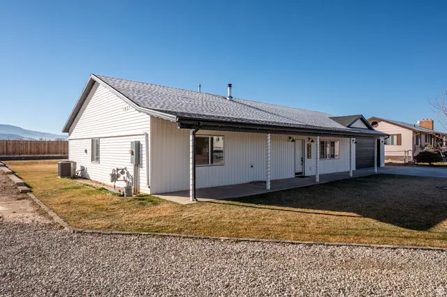 4236 N Maple Cir, Enoch, UT 84721 - Image #3