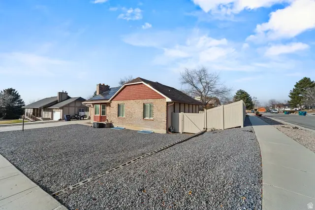 1093 E Colima Dr S, Sandy, UT 84094 - Image #3