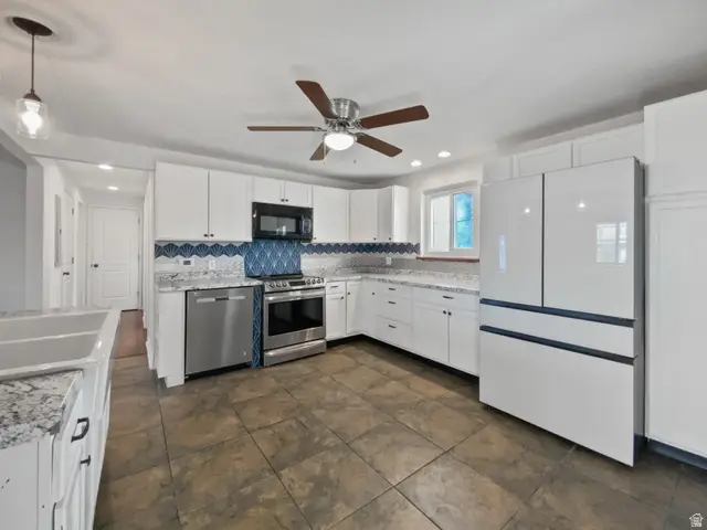 880 E Casa Negra Ave, Midvale, UT 84047 - Image #2