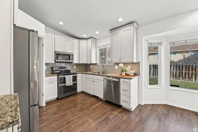 1243 S Cannon Dr E, Farmington, UT 84025 - Image #2