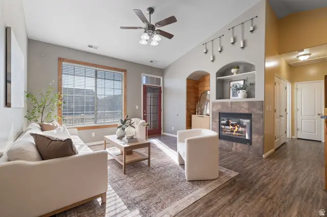 1102 W Kensington Dr, North Salt Lake, UT 84054 - #2