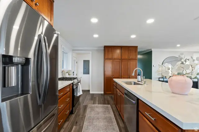 5831 S Beaumont Dr E, Holladay, UT 84121 - #3