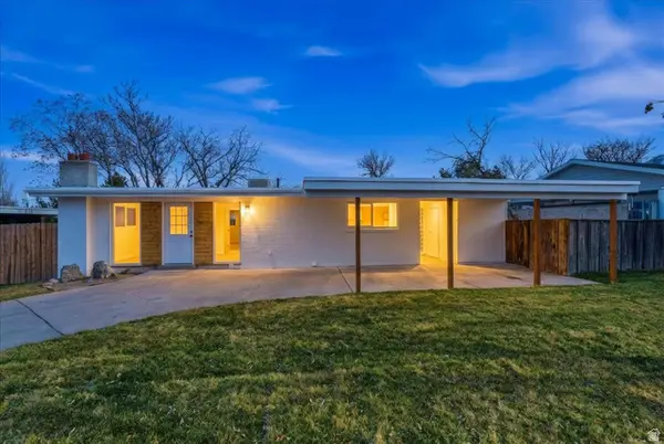 941 E Carnation Dr, Sandy, UT 84094